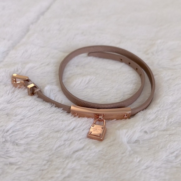 🍁NWOT Michael Kors Lock Charm Rose Gold Bracelet with Leather Band - Picture 3 of 5